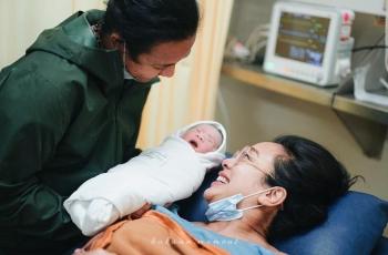 10 Potret Cantik Baby Sanne Anak Dea Ananda, Plek Ketiplek Ibunya Banget!