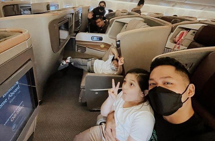 Potret Keluarga Anang Hermansyah di New York (Instagram/@azriel_hermansyah)