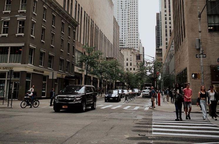 Potret Keluarga Anang Hermansyah di New York (Instagram/@azriel_hermansyah)