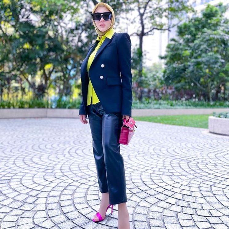 Fashion Tabrak Warna ala Syahrini. (Instagram/@princessyahrini)