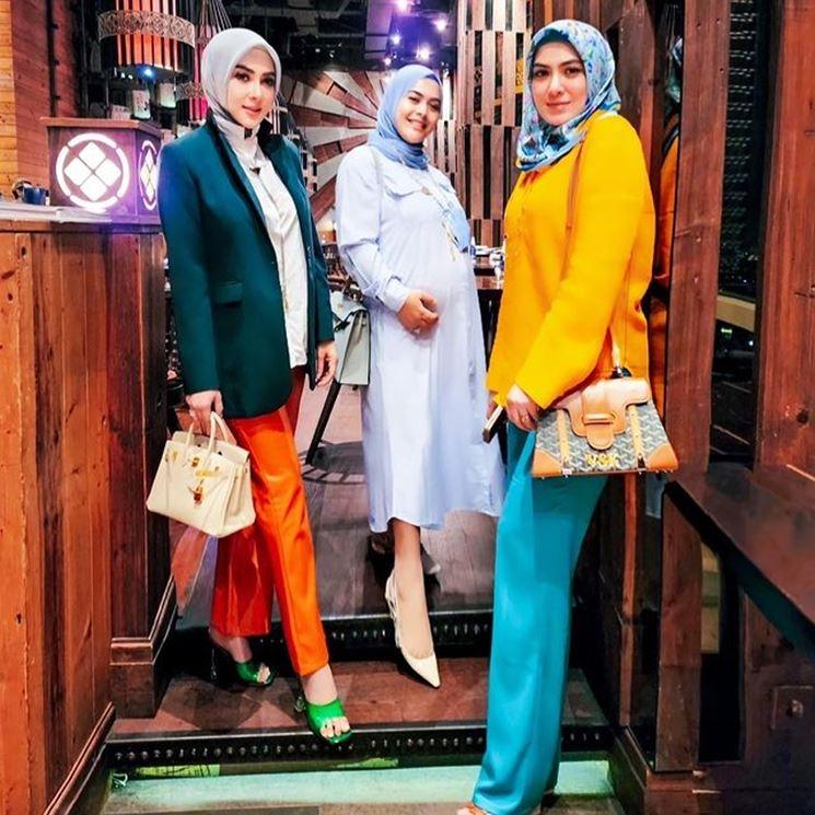 Fashion Tabrak Warna ala Syahrini. (Instagram/@princessyahrini)