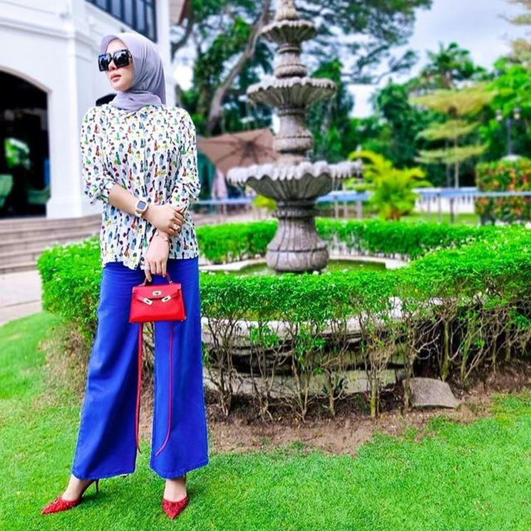 Fashion Tabrak Warna ala Syahrini. (Instagram/@princessyahrini)