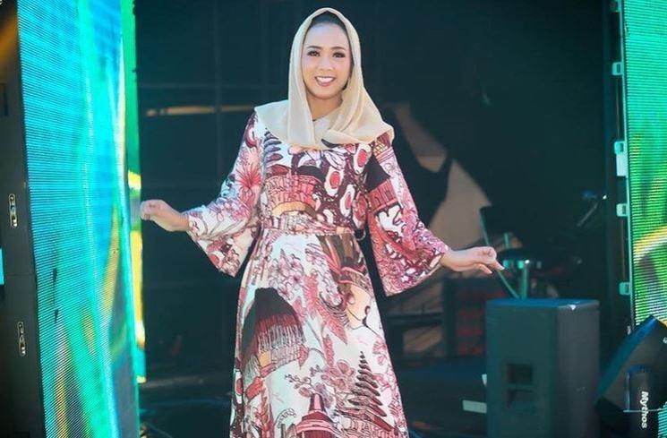 Artis jago bahasa daerah (Instagram/@showimah)