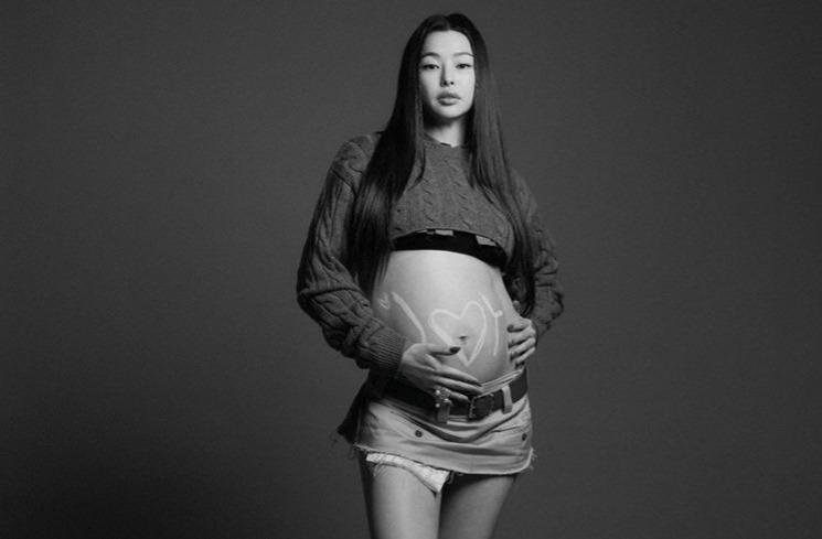 Gaya Artis Korea Pamer Baby Bump (Koreaboo)