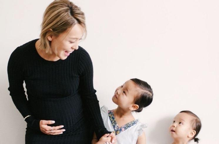 Gaya Artis Korea Pamer Baby Bump (Koreaboo)