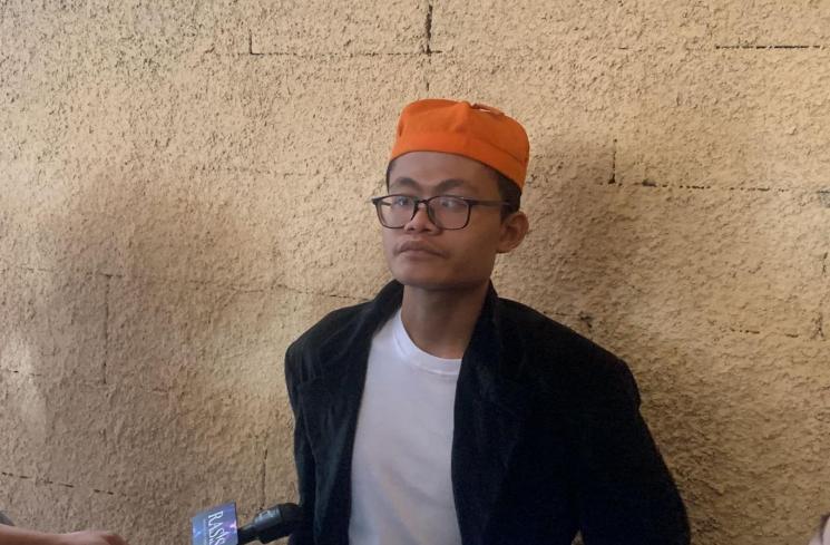 Sony Wakwaw saat diwawancarai di lokasi syuting, Jakarta Selatan, Senin (20/6/2022).. (MataMata.com/Ficky Ramadhan)