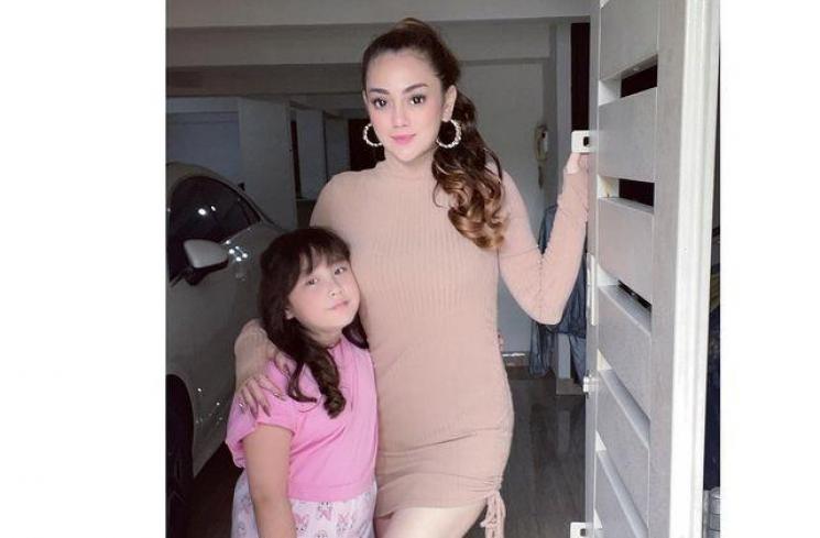 Potret Eleeya Anak Celine Evangelista. (Instagram/celine_evangelista)