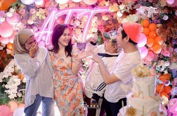 Momen Ulang Tahun Ayu Ting Ting (Instagram/ayutingting92)