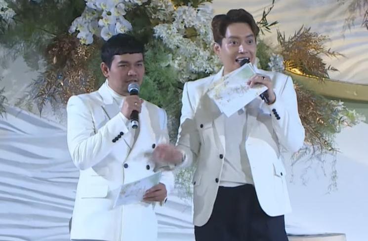 Gaya artis di pesta anniversary Ayu Dewi dan suami (YouTube/Ayu Dewi)