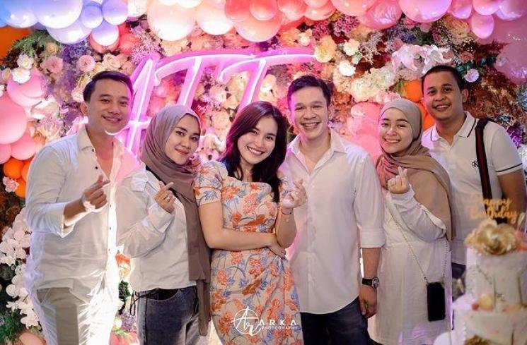 Momen Ulang Tahun Ayu Ting Ting (Instagram/ayutingting92)