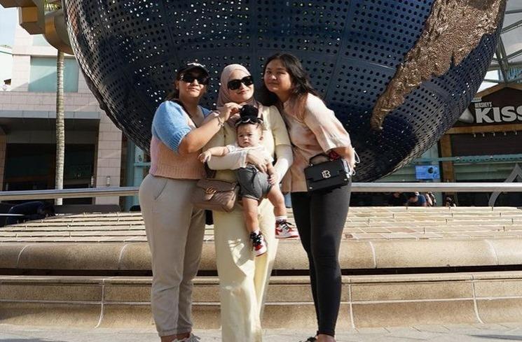 Potret Kebersamaan Nathalie Holscher dan Adik. (Instagram/@nathalieholscher)