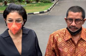 Nikita Mirzani di Gedung Divisi Propam Polri [MataMata.com/Adiyoga Priyambodo]