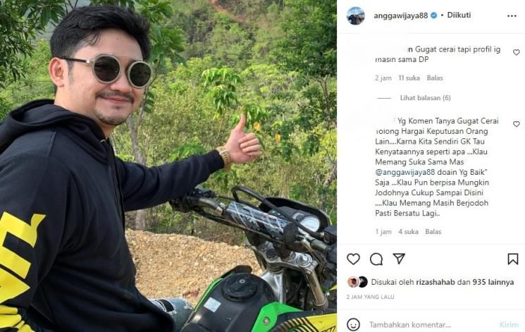 Angga Wijaya Masih Pasang Foto Bareng Dewi Perssik. (Instagram/anggawijaya88)