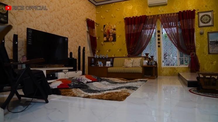 Potret Rumah Mertua Ria Ricis di Aceh (YouTube/Ria Ricis)