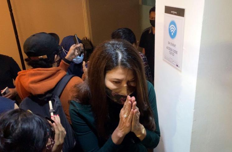Tamara Bleszynski menggelar konferensi pers dalam kasus penipuan di kawasan Kemang, Jakarta Selatan, Rabu (22/6/2022). (MataMata.com/Adiyoga Priyambodo)