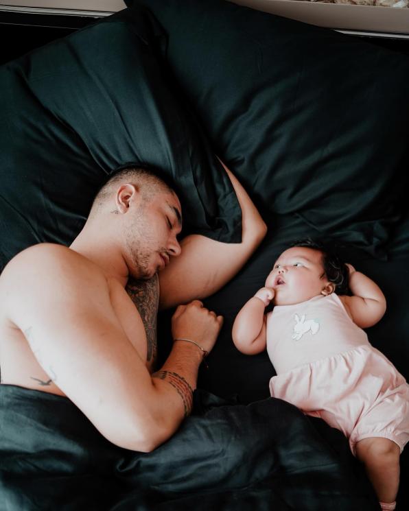 Artis Pria Rayakan Hari Ayah Pertama Kali Bareng Anak. (Instagram/@sitibadriahh)