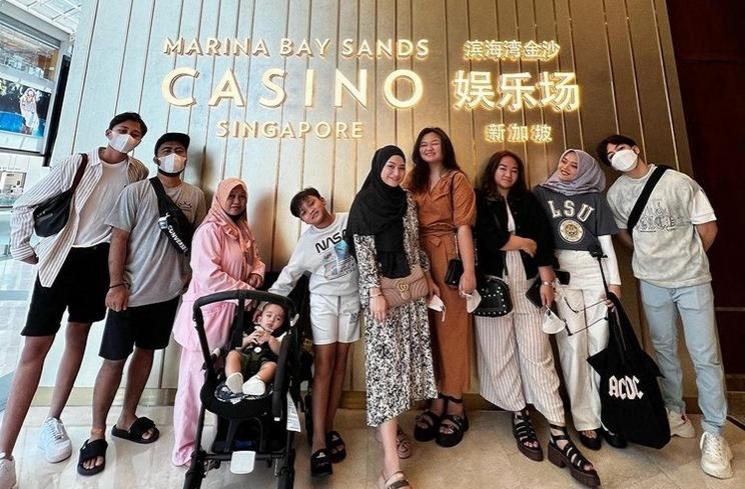 Potret Kebersamaan Nathalie Holscher dan Adik. (Instagram/@nathalieholscher)
