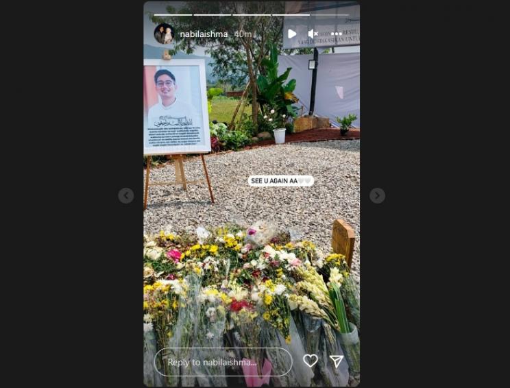 Nabila Ishma Datangi Makam Eril. (Instagram/nabilaishma)