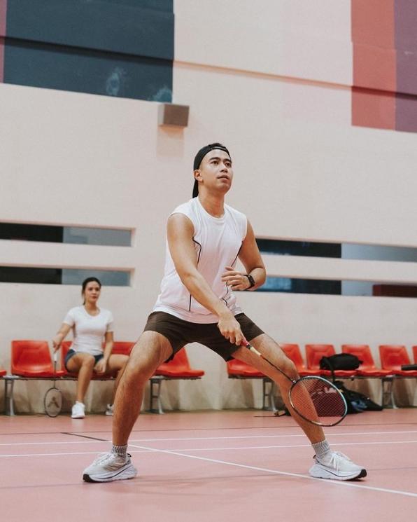 Momen Raisa Main Bulu Tangkis Bareng Greysia Polii dan Vidi Aldiano. (Instagram/vidialdiano)