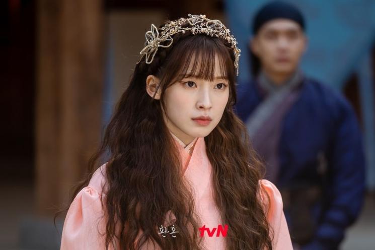 Pesona Arin Oh My Girl di Alchemy of Souls (Instagram/@tvn_drama)