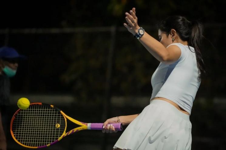 Gaya Dian Sastro Latihan Tenis (instagram/@therealdisastr)