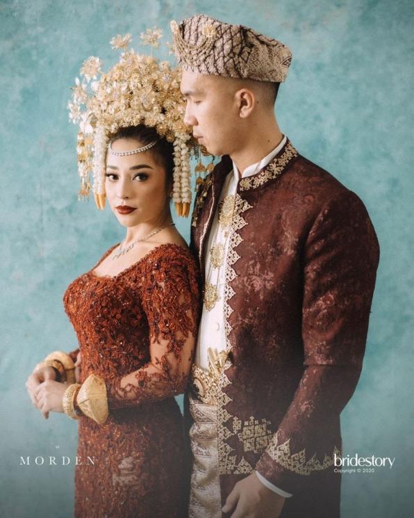 Potret Cantik Artis Pakai Suntiang Saat Menikah(Instagram/@nikitawillyofficial94)