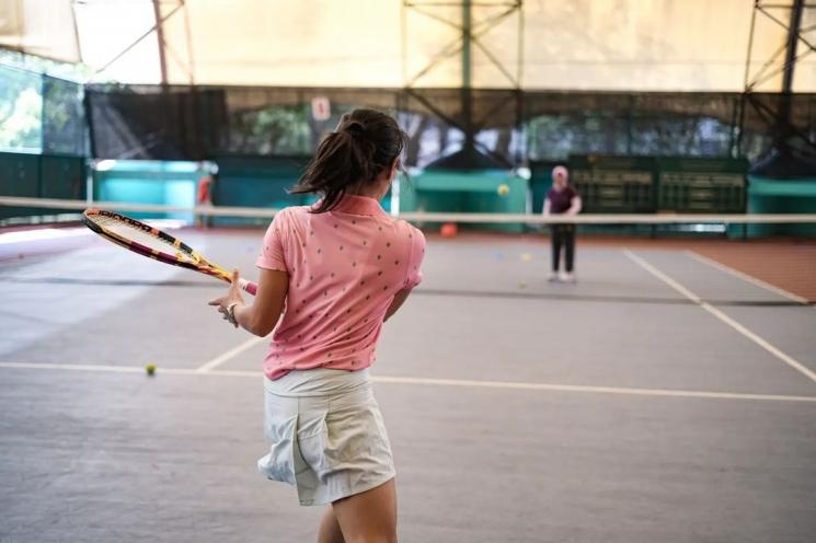 Gaya Dian Sastro Latihan Tenis (instagram/@therealdisastr)