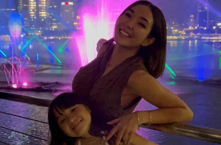 Momen Gisella Anastasia dan Gempi liburan di Singapura. (Instagram/@gisel_la)