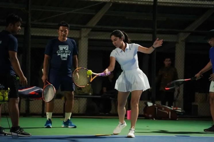 Gaya Dian Sastro Latihan Tenis (instagram/@therealdisastr)