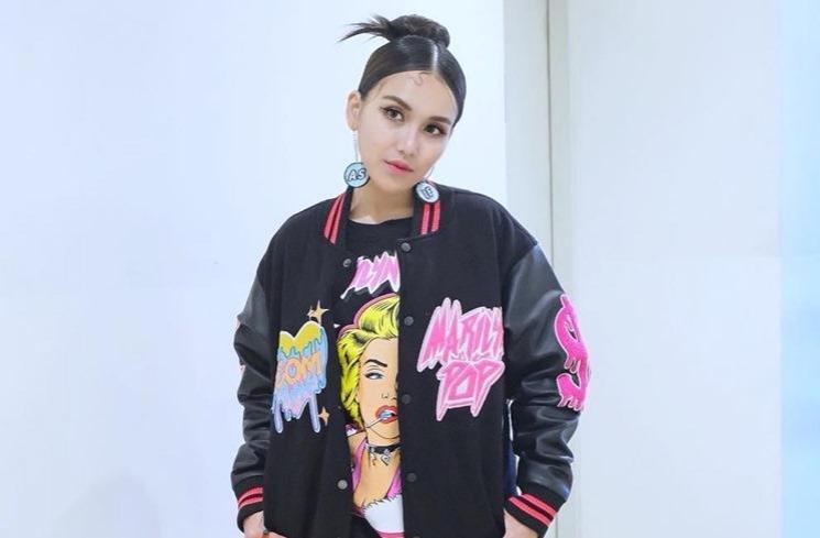 Pesona Artis Dijuluki Hot Mama. (Instagram/@ayutingting92)