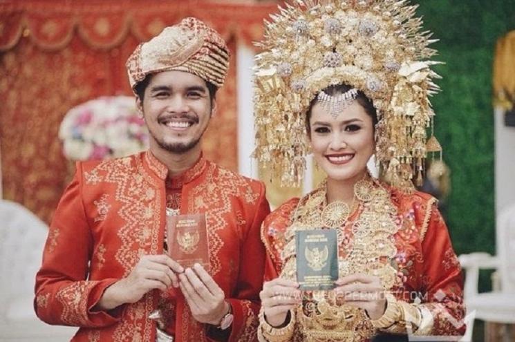 Potret Cantik Artis Pakai Suntiang Saat Menikah(Instagram/@thebridestory)