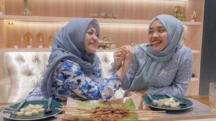 Momen kebersamaan Nathalie Holscher dan Putri Delina (Instagram/@putridelinaa)