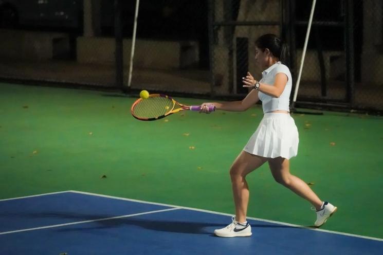 Gaya Dian Sastro Latihan Tenis (instagram/@therealdisastr)