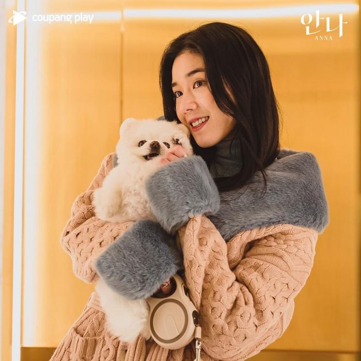 Pesona Jung Eun Chae di Anna (Instagram/@coupangplay)