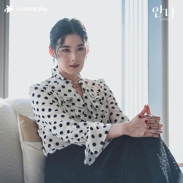 Pesona Jung Eun Chae di Anna (Instagram/@coupangplay)