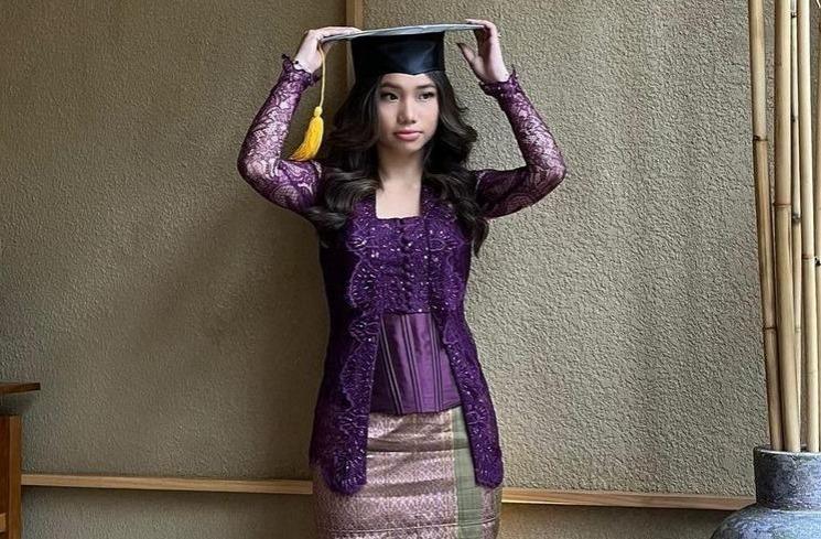 Potret Wisuda Jasmine Anak Ririn Ekawati (instagram/@ririnekawati)