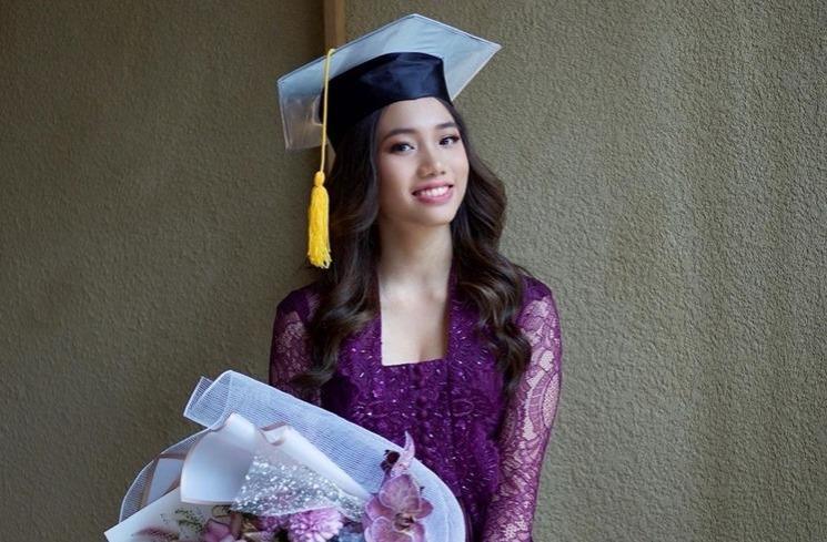 Potret Wisuda Jasmine Anak Ririn Ekawati (instagram/@ririnekawati)