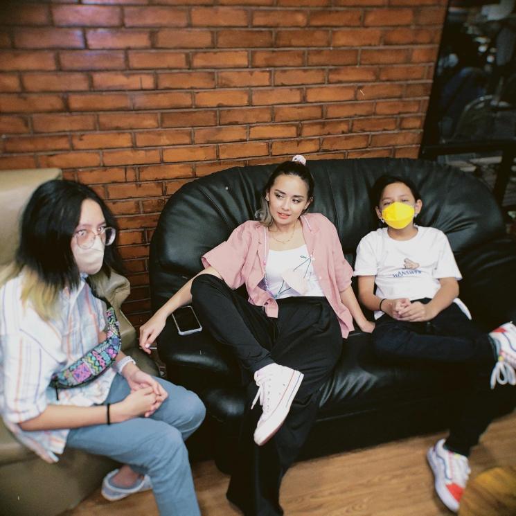 Momen single mom momong anak. (Instagram/@joannaalexandra)
