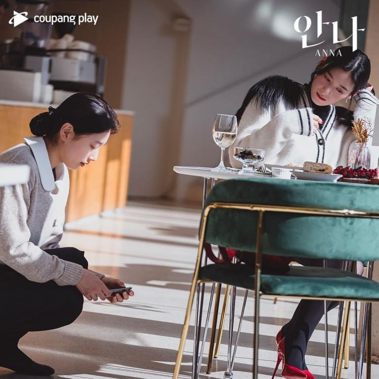 Pesona Jung Eun Chae di Anna (Instagram/@coupangplay)