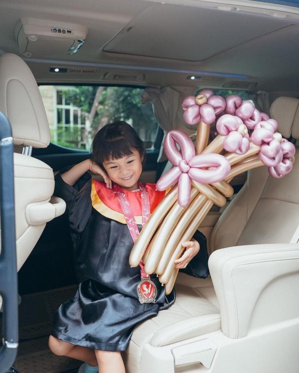 Potret Wisuda Nastusha Anak Chelsea Olivia dan Glenn Alinskie (instagram/@astusha.olivia.alinskie)