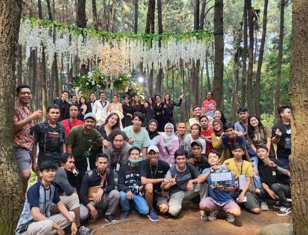 Potret Pernikahan Wulan Guritno untuk Serial Terbaru. (Instagram/adetaswad)