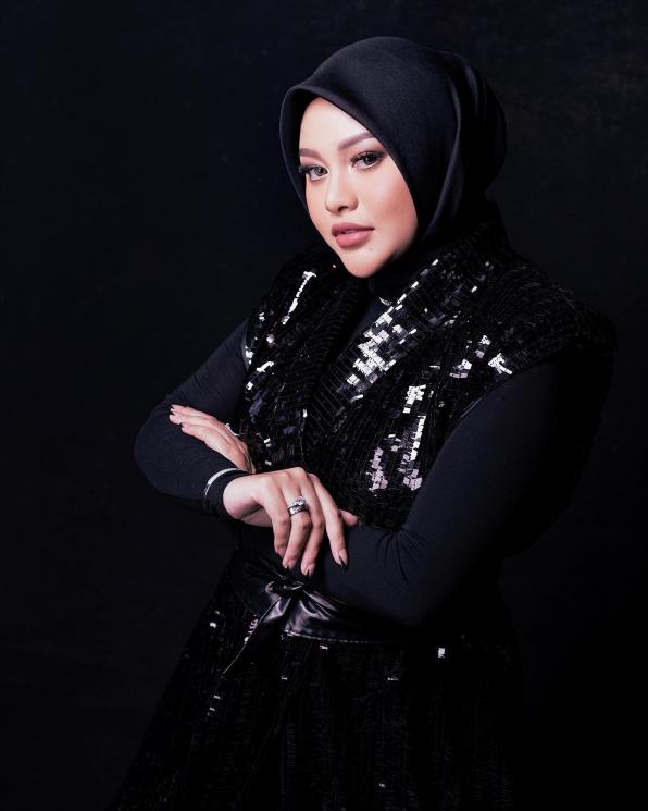 Artis Berantem dengan Ibunya. (Instagram/@aurelie.hermansyah)