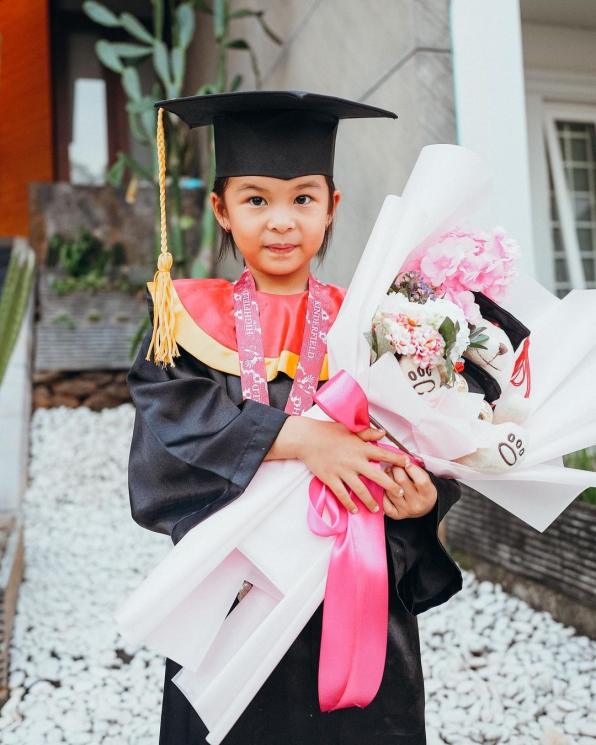 Potret Wisuda Nastusha Anak Chelsea Olivia dan Glenn Alinskie (instagram/@chelseaoliviaa)