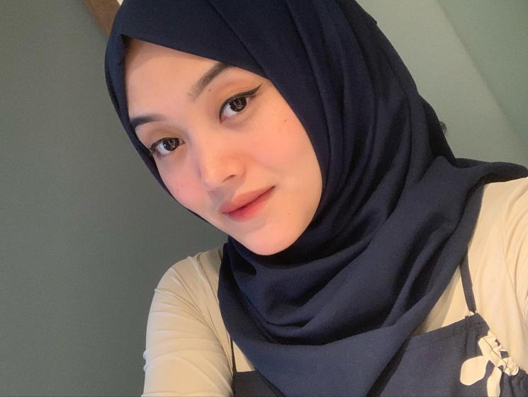 Artis Berantem dengan Ibunya. (Instagram/@putridelinaa)