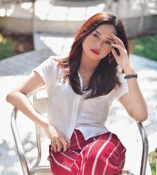 Artis Berantem dengan Ibunya. (Instagram/@ulfidmy)