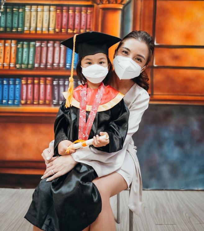 Potret Wisuda Nastusha Anak Chelsea Olivia dan Glenn Alinskie (instagram/@chelseaoliviaa)