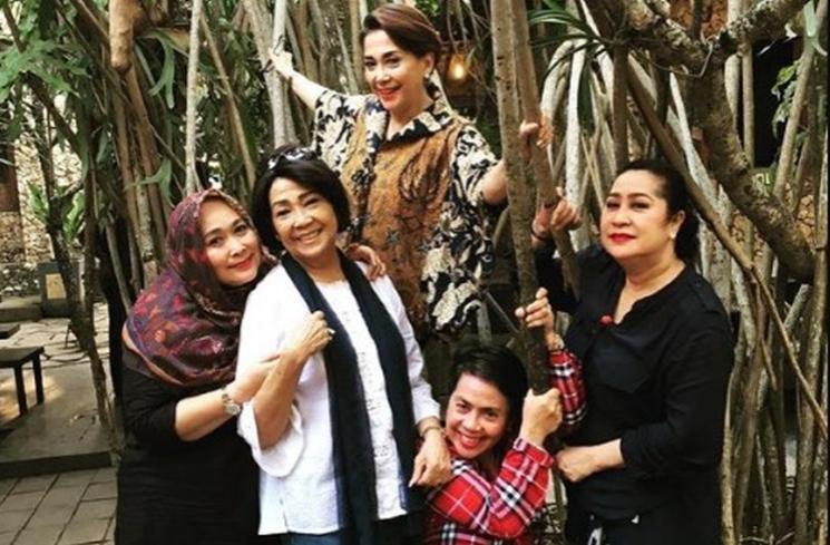 Potret Kebersamaan Widyawati dan Rima Melati. (Instagram/@widyawati_sophiaan)