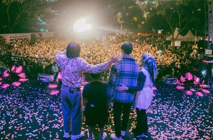 Potret Kedekatan Putri Delina dan Saudara. (Instagram/@putridelinaa)