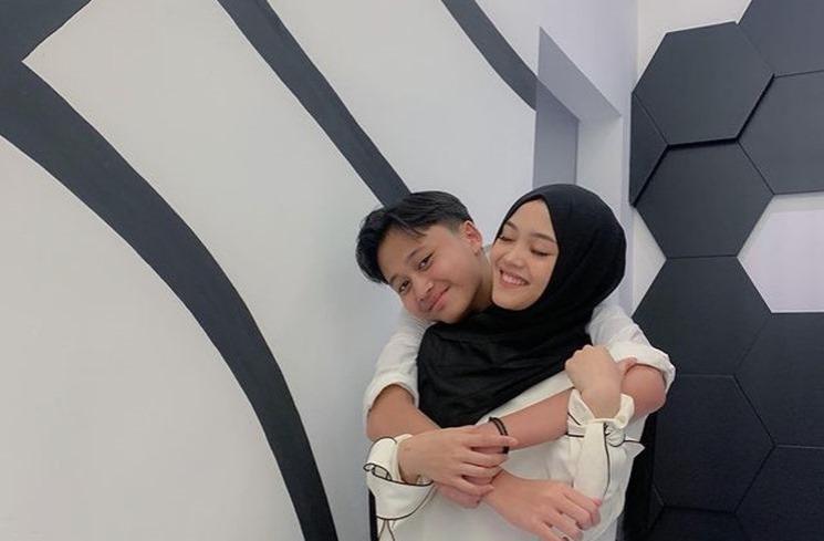 Potret Kedekatan Putri Delina dan Saudara. (Instagram/@putridelinaa)