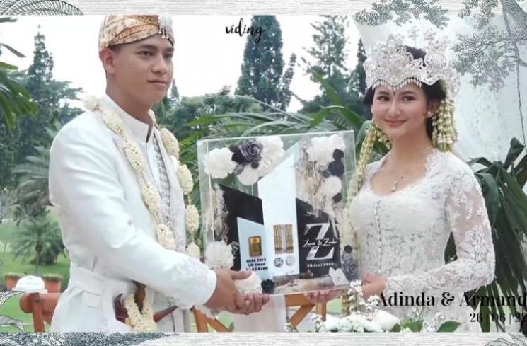 Potret pernikahan Adinda Azani dan Armand Zachary. (YouTube/ Zani & Zach)